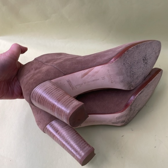 Vintage tan Manolo Blahnik suede leather booties in original box - Picture 13 of 16